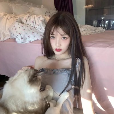 这个皇后不对劲